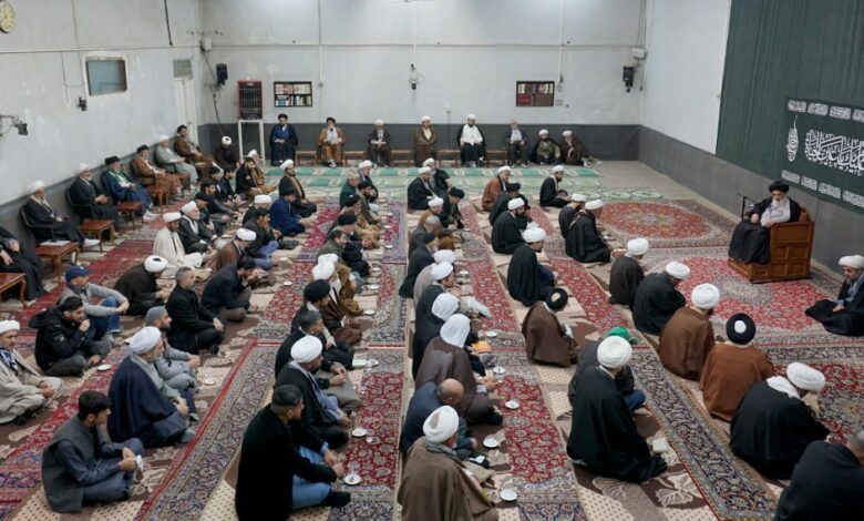آیت الله العظمی شیرازی: اگر کسی به دلیل بلند بودن ناخن، انگشت پای او در سجده به زمین نرسد، بنا بر فتوای فقها نماز او باطل است اما از نظر علمی معلوم نیست که باطل باشد
