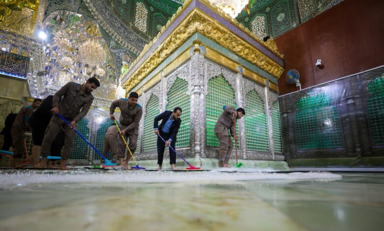 شستشو و معطرسازی حرم مطهر امامین عسکریین به مناسبت شروع ماه مبارک رمضان