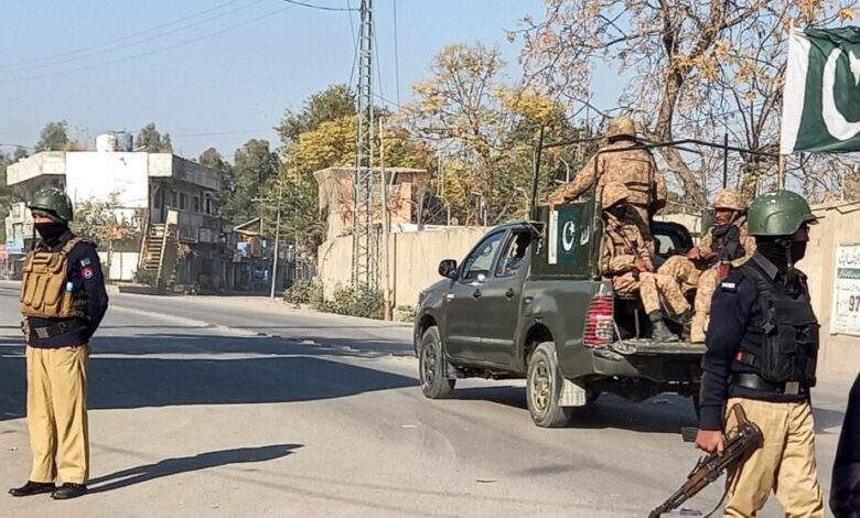 کشته شدن یک افسر پلیس و زخمی شدن ۶ تن دیگر طی حمله نارنجکی به مسجدی در نزدیکی کویته پاکستان