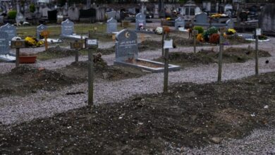 ماجرای حزن انگیز از دفن مهاجران گمنام در قبرستان شهر کاله در شمال فرانسه
