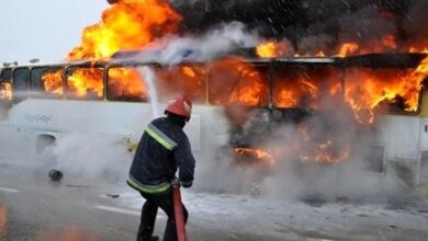 یک دستگاه اتوبوس مسافری در محور بوشهر آتش گرفت