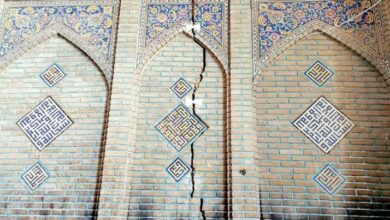 ترک‌های عظیم بر روی آثار باستانی اصفهان