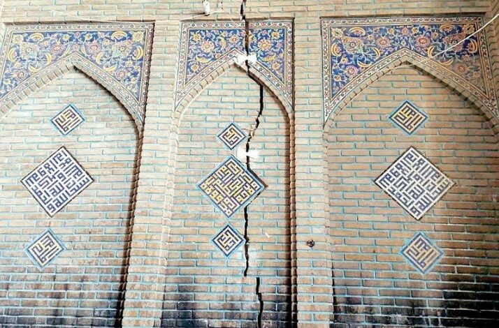 ترکهای عظیم بر روی آثار باستانی اصفهان