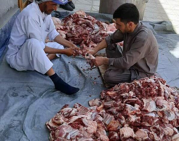 پنجاه و چهارمین مرحله ذبح و توزیع گوشت در مزار شریف افغانستان