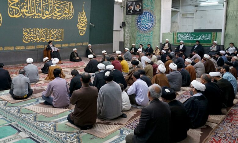 آیت الله العظمی شیرازی: خرید از افراد غیرمتشرع در بازار مسلمانان تا علم به پاک یا حلال نبودن اموال آنان حاصل نشده ،جایز است