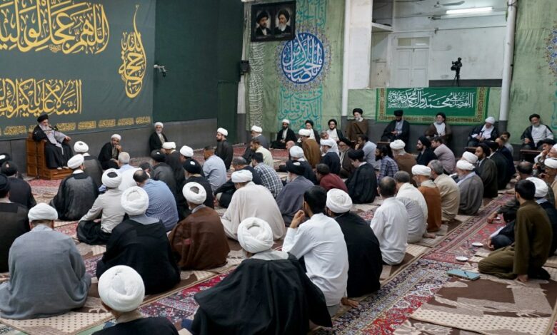 آیت الله العظمی شیرازی: پرداخت خمس به فقیه جامعالشرایط یا وکلای او و یا با کسب اجازه از او صحیح است