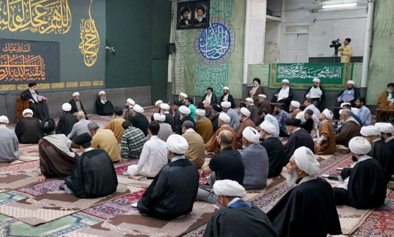 آیت الله العظمی شیرازی: دلایل گوناگون حکایت از آن دارد که هر آنچه را که رسول خدا نسبت به آن علم و آگاهی دارند، بقیه معصومین نیز بدان علم و آگاهی دارند