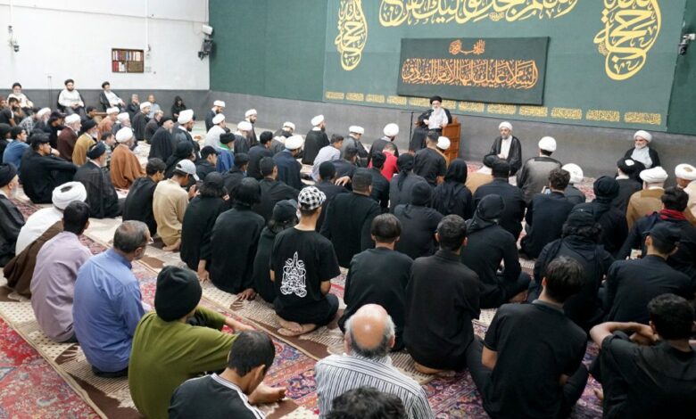 آیتاللهالعظمی شیرازی: اعانت یا کمک در وضو و غسل کراهت دارد اما موجب بطلان نیست، ولی تولیت یا سرپرستی در غسل و وضو موجب بطلان میشود