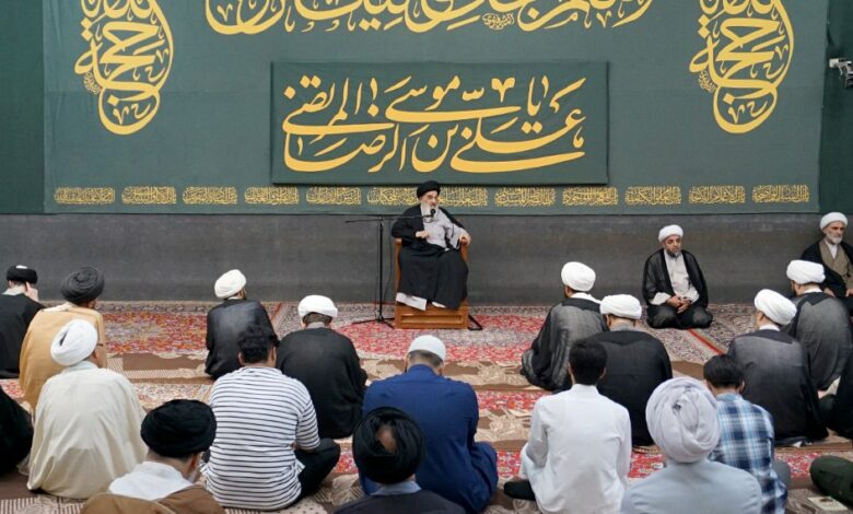آیت الله العظمی شیرازی: اگر شرایط امر به معروف و نهی از منکر کامل باشد، و مثلا امکان بهره گیری از حکمت و موعظه حسنه فراهم باشد، ابلاغ مفاهیم دینی به صورت آشکار و واضح، به گونهای که موجب قانع شدن مردم گردد، لازم است