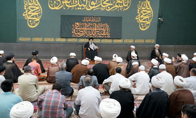 آیت الله العظمی شیرازی: «وَ أَنَا مِنْ حُسَيْنٍ» را این گونه معنا کرده اند که اگر تقدیر نبود که امام حسین علیه السلام در روز عاشورا قیام نمایند، بنی امیه اسلام را از بین برده بودند