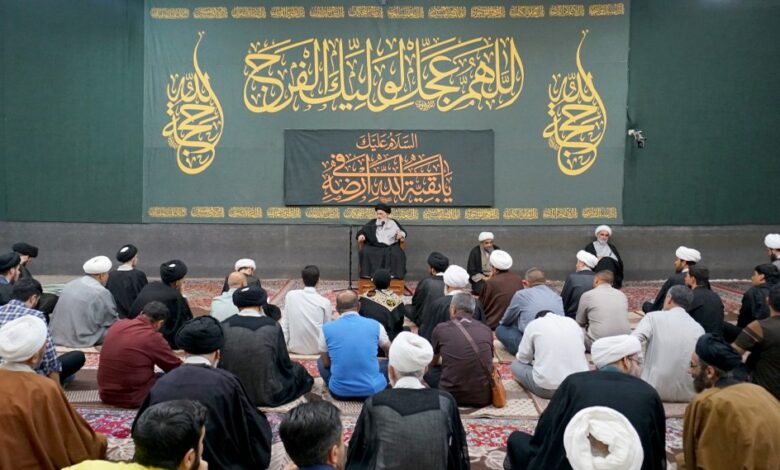 نشست علمی روزانه آیت الله العظمی سید صادق حسینی شیرازی ، روز سهشنبه بیست و یکم شوال سال ۱۴۴۵ برگزار شد. در این نشست همچون جلسات پیشین ، ایشان به سوالهای حاضران در جلسه ، پیرامون مسائل مختلف فقهی پاسخ دادند. آیت الله العظمی شیرازی: در ابلاغ دین وظیفه ما بلاغ مبین یعنی رساندن آشکار است تا حجت بر مردم تمام شود