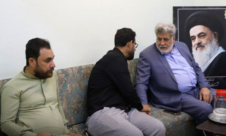 دیدار مدیر مرکز روابط عمومی دفتر آیت الله العظمی شیرازی با جمعی از شخصیت‌های اجتماعی عراق
