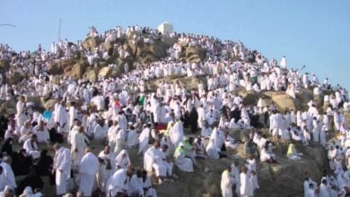 نگاهی به فضای معنوی روز عرفه در کوه عرفات و زمزمه دعای عرفه توسط حاجیان