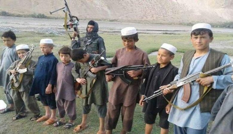 منابع: طالبان بیش از ۳۰ کودک را در شرق افغانستان آموزش نظامی میدهند