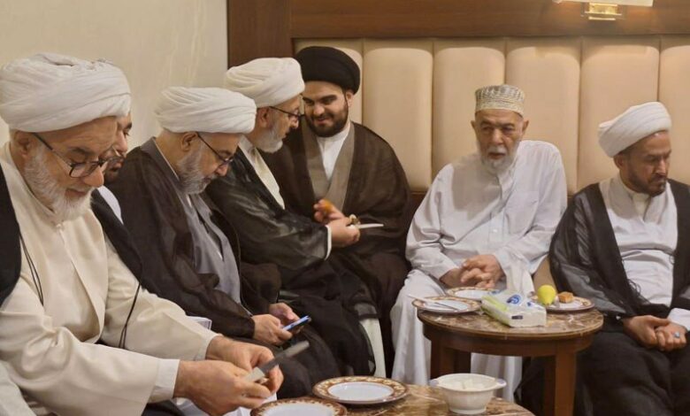 حضور اعضای بعثه آیت الله العظمی شیرازی در بعثه آیت الله العظمی سیستانی