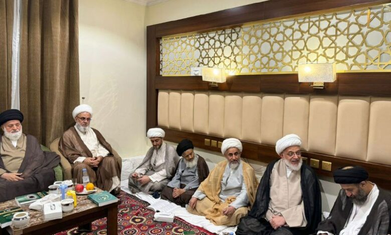 حضور اعضای بعثه آیت الله العظمی شیرازی در بعثه آیت الله العظمی وحید خراسانی در مدینه منوره