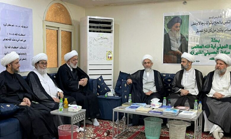 دیدار اعضای بعثه آیت الله العظمی شمس الدین واعظی با اعضای بعثه آیت الله العظمی شیرازی در مکه مکرمه