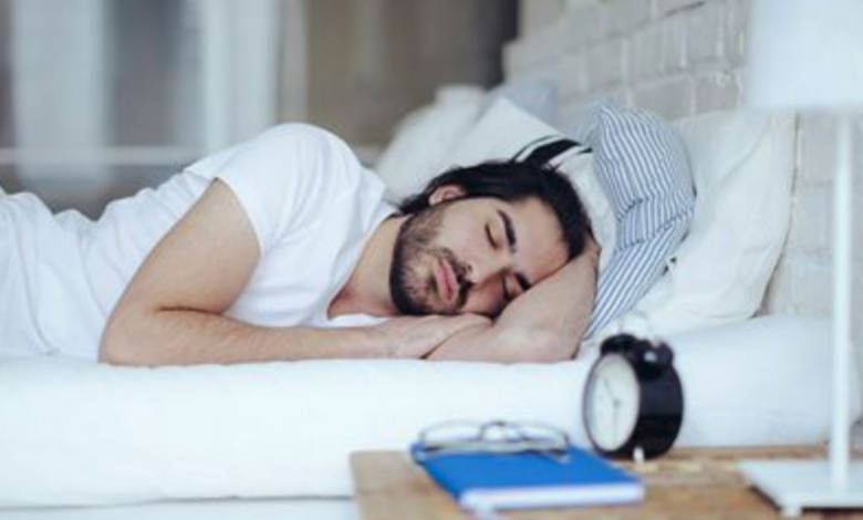 بیشتر خوابیدن در تعطیلات آخر هفته جان شما را نجات دهد