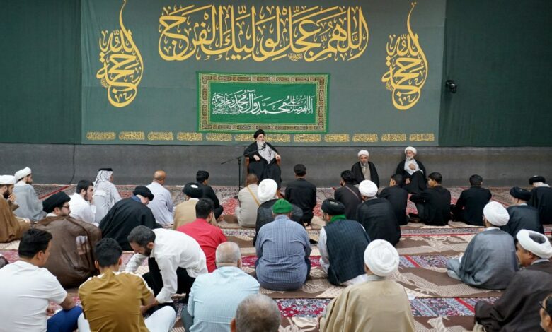آیت الله العظمی شیرازی: نماز فرادا در محلی که نماز جماعت برپاست، اگر به معنای تفسیق امام جماعتی که عادل است نباشد، بلا اشکال است