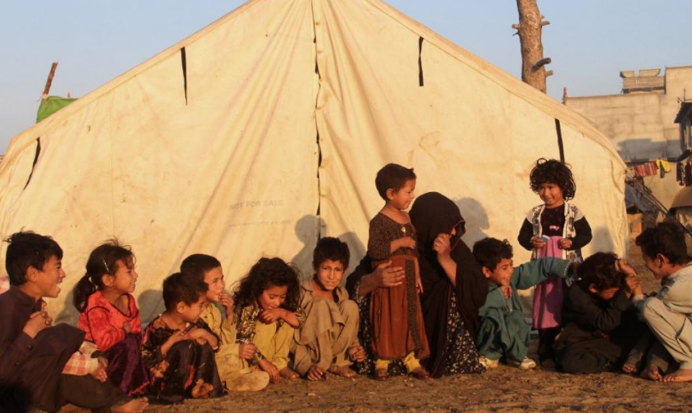 بحران بی هویتی کودکان، بحران تحصیل کودکان ایرانی و افغانستانی