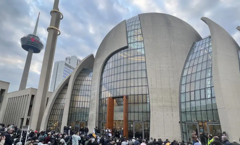 ادامه پخش اذان روز جمعه در کلن آلمان
