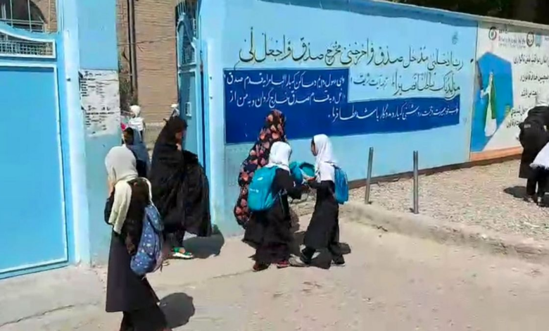 منابع: طالبان تمام مدارس محلی در استانهای جنوبی را بستند