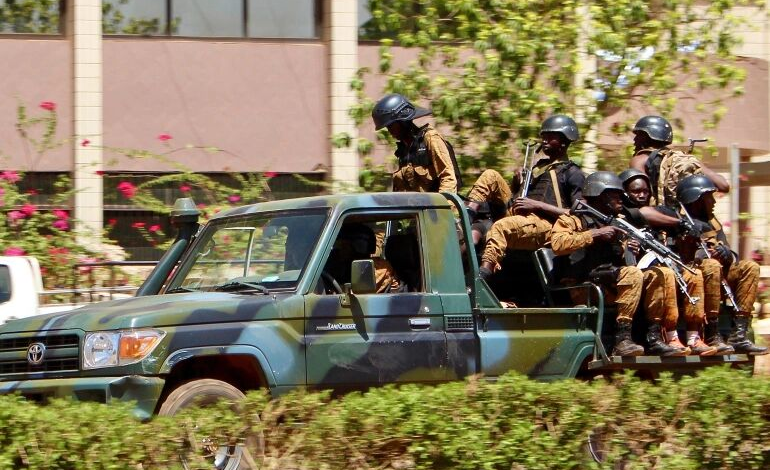 حمله به ماشین‌های حمل و نقل کالا در غرب نیجر 21 کشته بر جای گذاشت