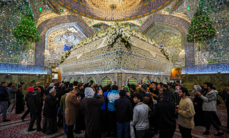 گلآرایی حرم مطهر امیرالمؤمنین به مناسبت ولادت با سعادت حضرت فاطمه زهرا سلامالله علیها
