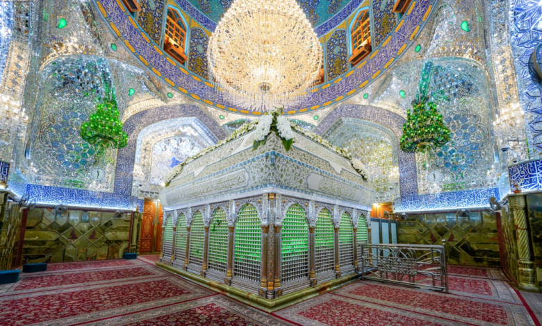 شستشو و آذینبندی و گلآرایی صحن و سرای حرم مطهر امیرالمومنین در آستانه ۱۳ رجب، سالروز ولادت آن حضرت