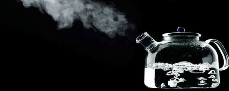 خطرهای پنهان جوشاندن دوباره آب؛ افزایش احتمال سرطان و کاهش املاح مفید