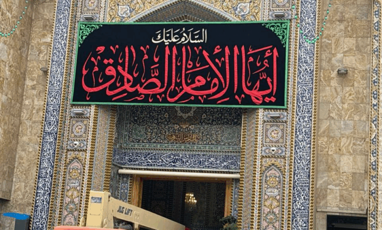 حرم امام حسین علیهالسلام در آستانه شهادت امام صادق علیه السلام سیاهپوش شد