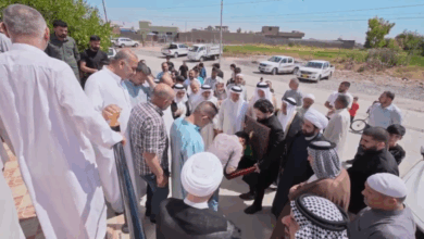 تبرک جستن مردم استان نینوای عراق از پرچم متبرک بارگاه ملکوتی امام هشتم
