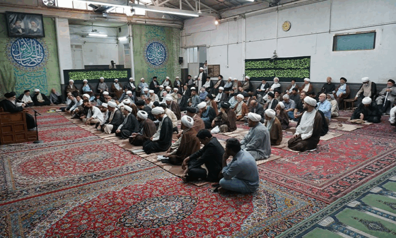 آیتالله العظمی شیرازی: انسان بر اساس فطرت یکتاپرست زاده میشود اما جامعه موجب انحراف او میشود