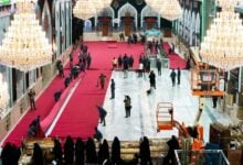 حرم های مطهر امام حسین و حضرت عباس سلام الله علیهما با موکت قرمز مفروش شد