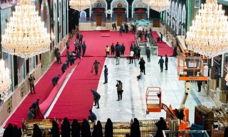 حرم های مطهر امام حسین و حضرت عباس سلام الله علیهما با موکت قرمز مفروش شد