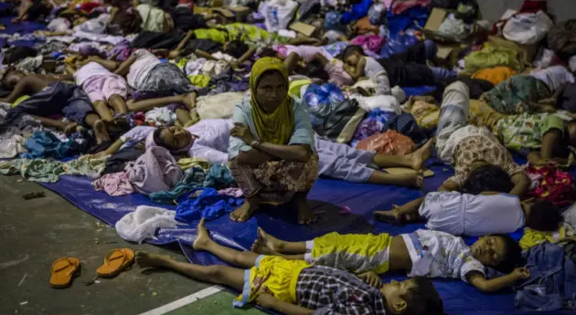 Endonezyalılar Rohingya Müslümanlarının Tekneden İnmelerine İzin Vermedi