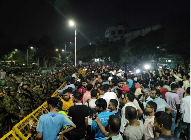 Bangladeş'te Kitlesel Protestolar; Cumhurbaşkanının İstifası İsteniyor