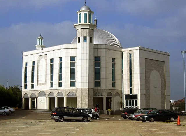 Güney Londra'nın Morden Şehrinde İlk Caminin İnşaatı