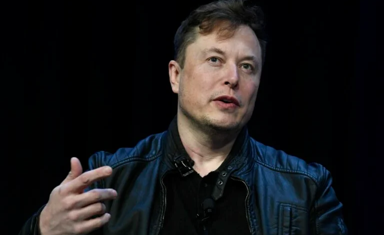 İngiliz Müslümanlar Elon Musk'un Etkisinden Endişe Ediyor