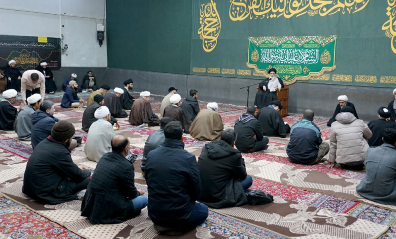 Ayetullah Uzma Şirazi: Hüküm Verme Anında Şahit ve Yemin Resulullah'ın Özelliklerindendir ve Bunun Delilleri Vardır.