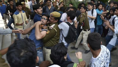 Hindistan'da Tüm Hindistan Öğrenci Birliği (ABVP) Üyelerinin Kışkırtıcı Sloganları Sonrası Müslümanlara Yönelik Şiddet