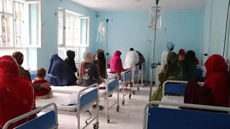 Taliban Yönetimi Altında Binlerce Hemşire ve Ebe Eğitimden Mahrum Bırakıldı