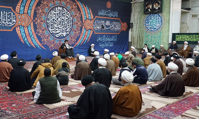 Ramazan Ayında Ayetullah Uzma Şirazi'nin İlmi Oturumları Silsilesinin Canlı ayayını