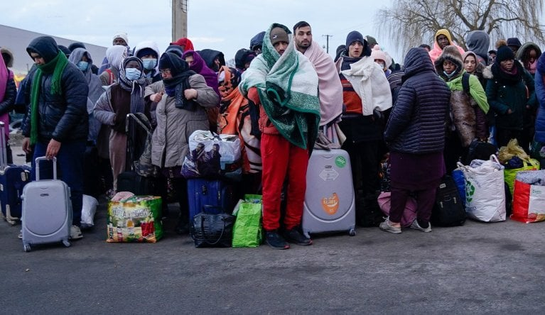 İngiltere'de 42.000 Sığınmacı İltica Başvurusunun Kararını Bekliyor