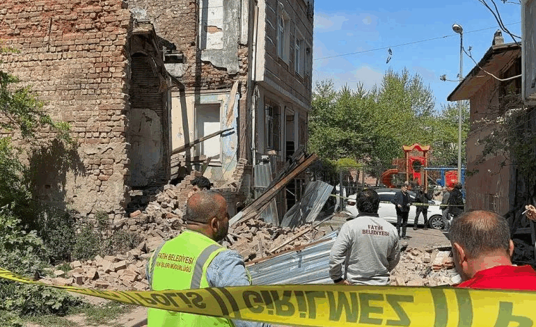 İstanbul'da Şiddetli deprem; Artçı Sarsıntıların Endişesi Nedeniyle Onlarca Kişi Yaralandı ve Okullar Tatil Edildi