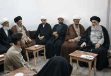 Basralı Alim, Din ve Toplum Aktivistlerinden Oluşan Bir Grup, Kum'da Ayetullah Uzma Şirazi İle Bir Araya Geldi.
